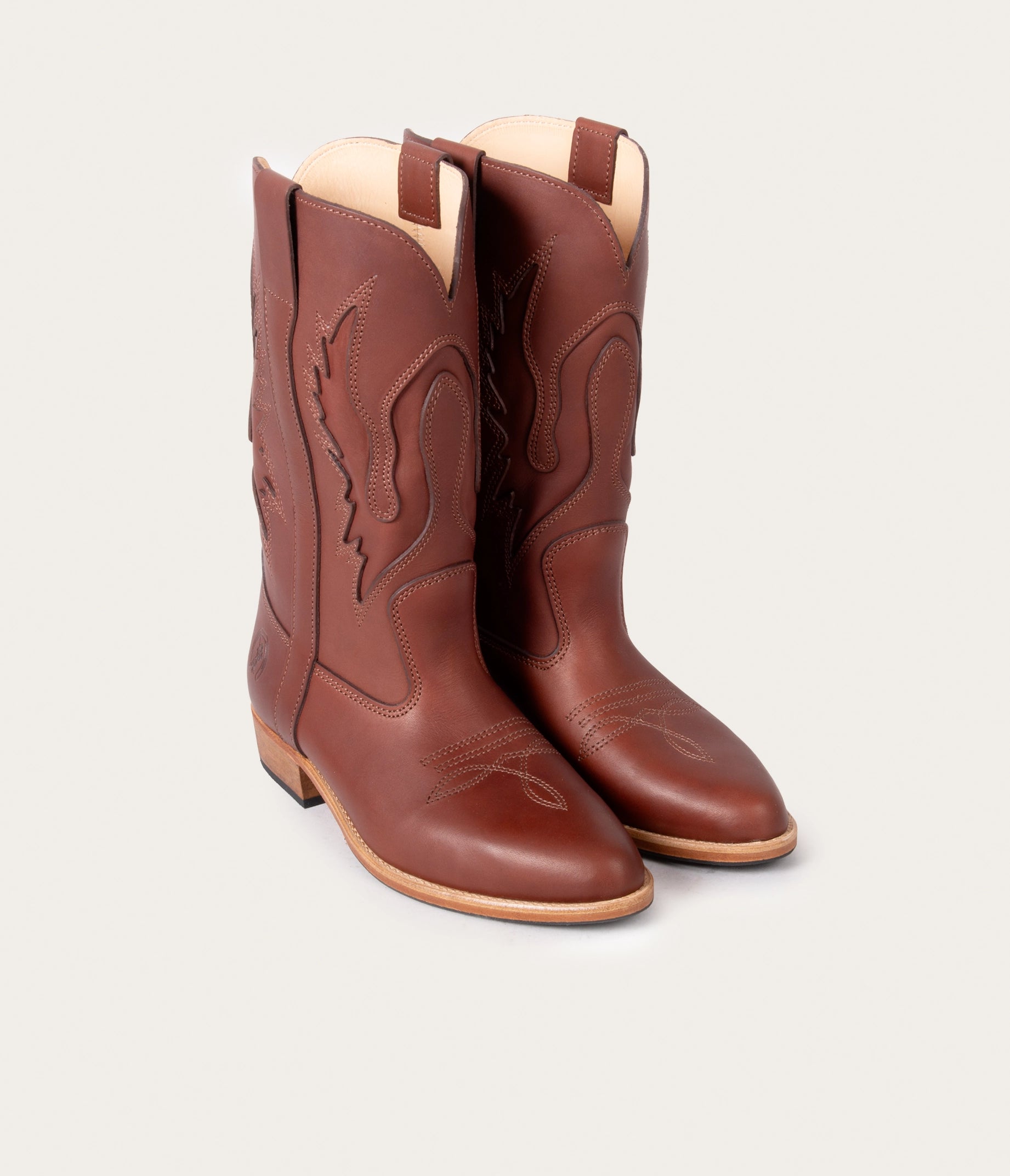 bottes pour femme, santiag en cuir d'exception femme, bottes santiag en cuir suportlo femme, botte cowboy en cuir femme, bottes fabriquées en France, paire de bottes santiag camarguaise, paire de bottes camarguaise style western, paire de bottes cowboy femme, bottes marron, bottes santiag marron