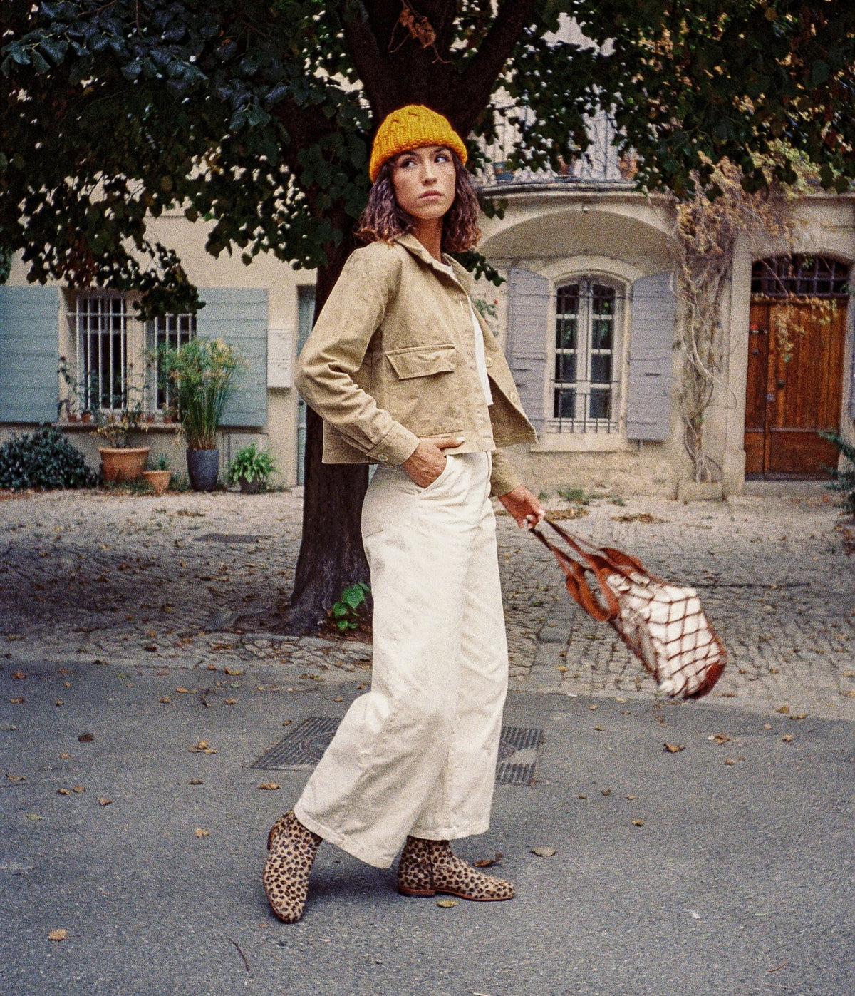 bottine leopard en cuir poils leopard, bottine en cuir, bottine en cuir leopard, bottine femme porté, bottine en cuir, bottine artisanale, boots femme, bottine femme leopard, bottine hiver, bottine tendance, artisanat de luxe