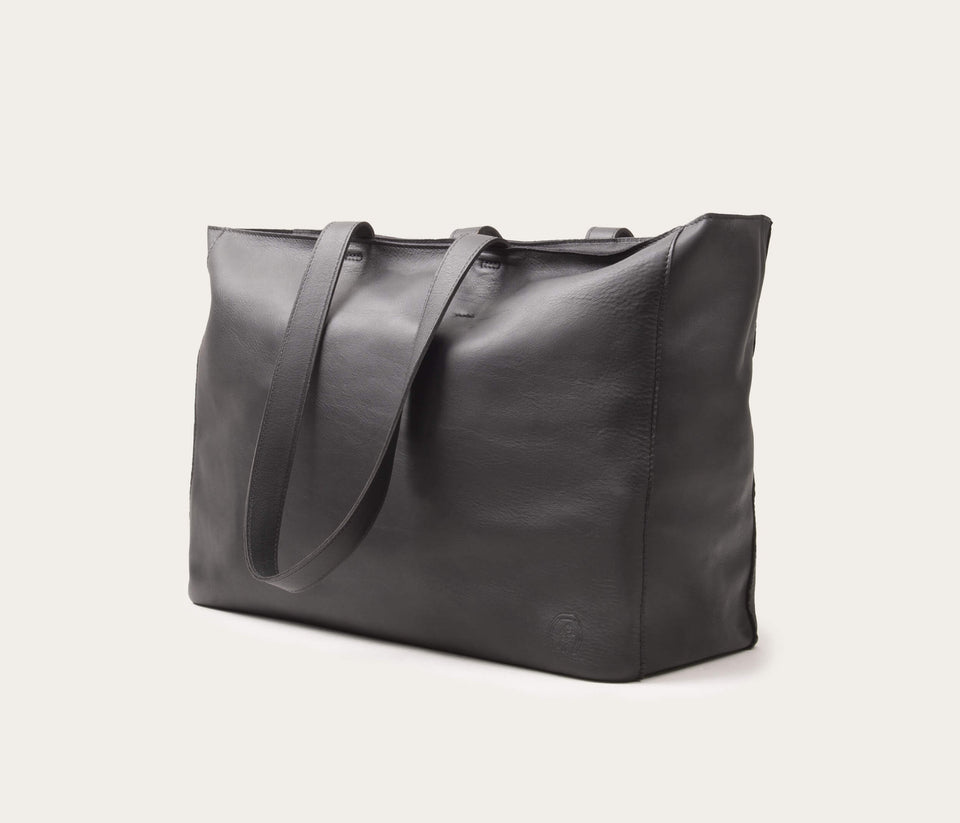 sac cabas noir, sac cabas en cuir noir, sac noir en cuir, grand sac en cuir, grand sac noir, la botte gardiane sac en cuir Cabas, sac en cuir français, sac avec zip en cuir, sac noir avec fermeture éclair