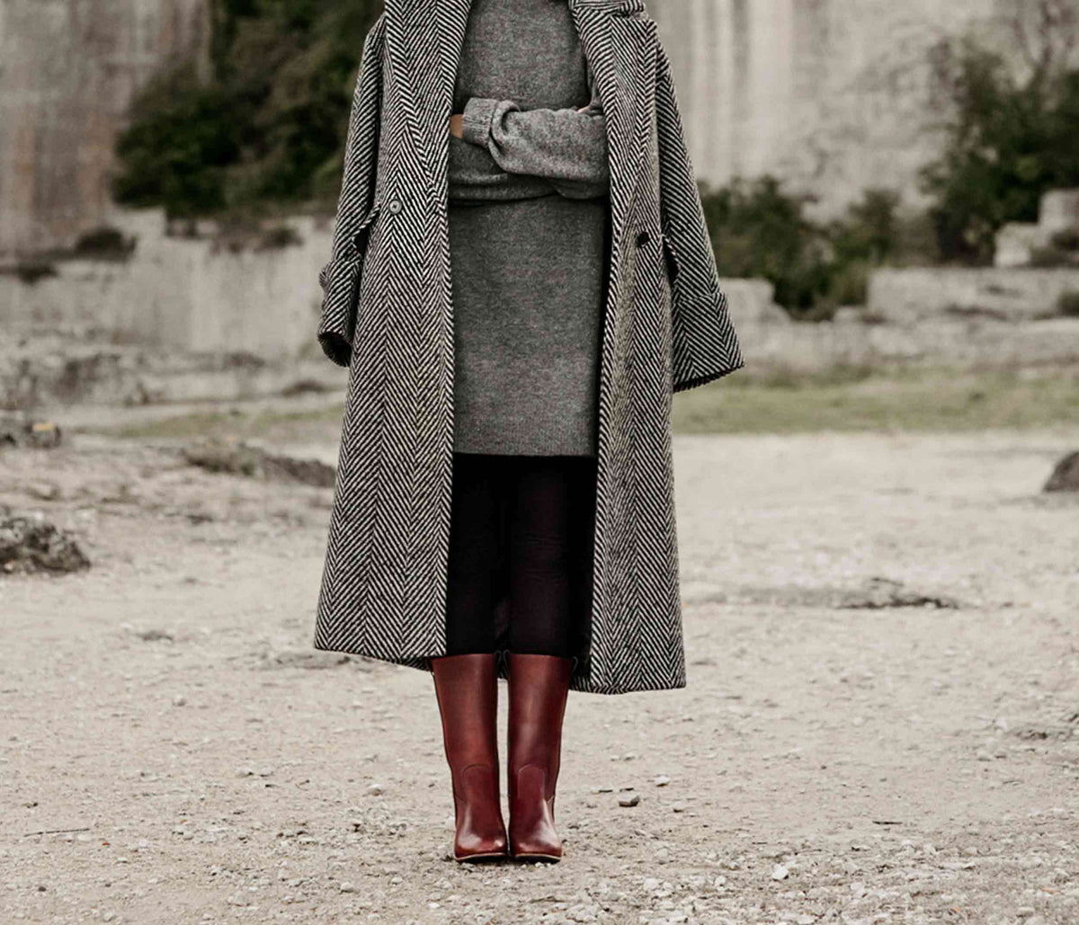 Simone Botte with Bordeaux heels