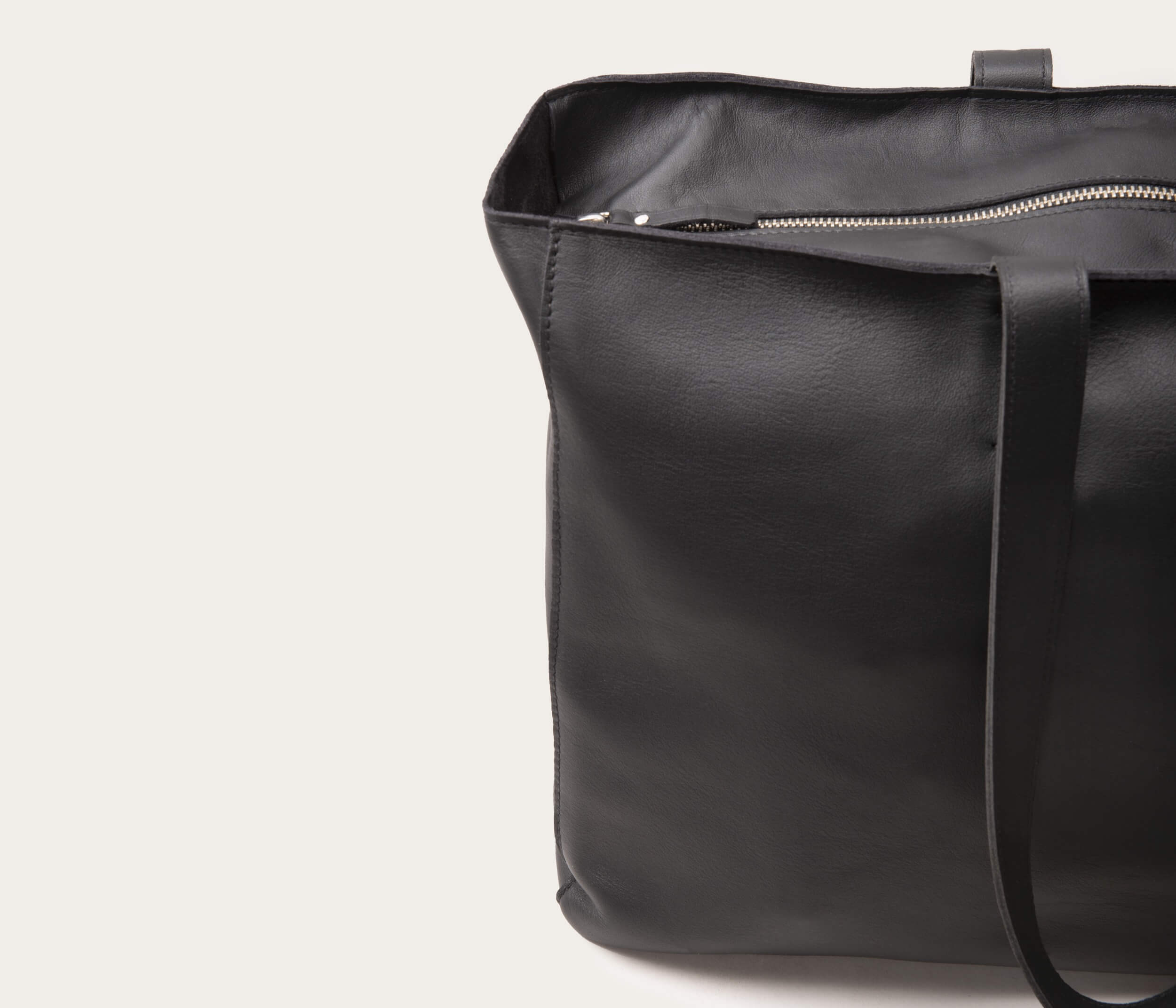 sac cabas artisanal en cuir souple noir details, cabas fermeture eclair, sac noir cabas zip, sac en cuir
