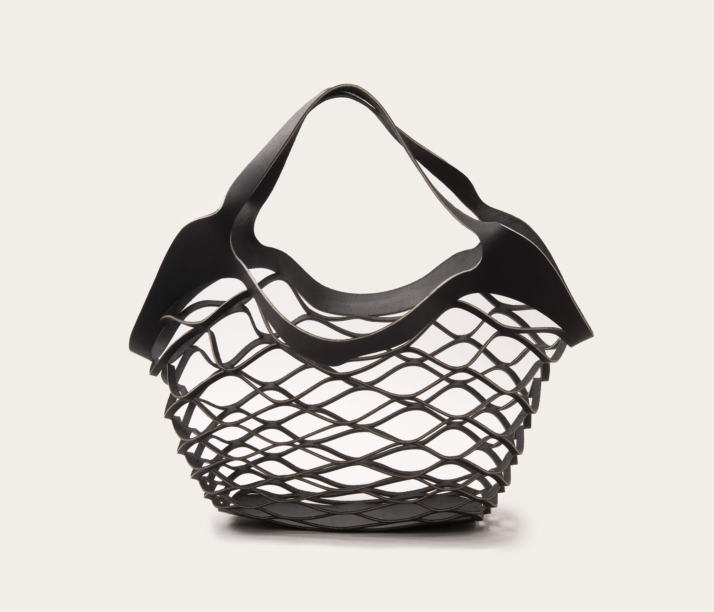 sac moderne filet, sac filet moderne en cuir, sac en cuir noir